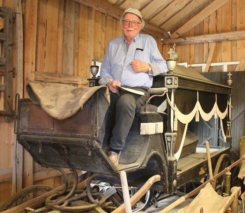 Denna bild har ett alt-attribut som är tomt. Dess filnamn är 990b0-likvagn.jpg